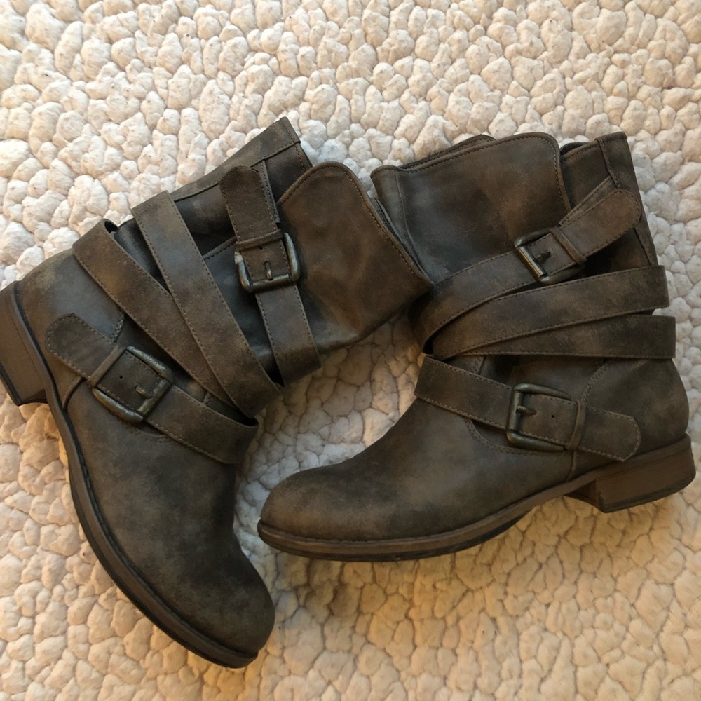 Adorable combat style boots